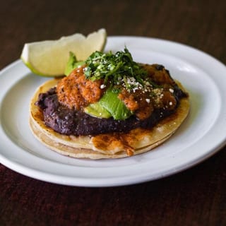 Queso y Frijoles